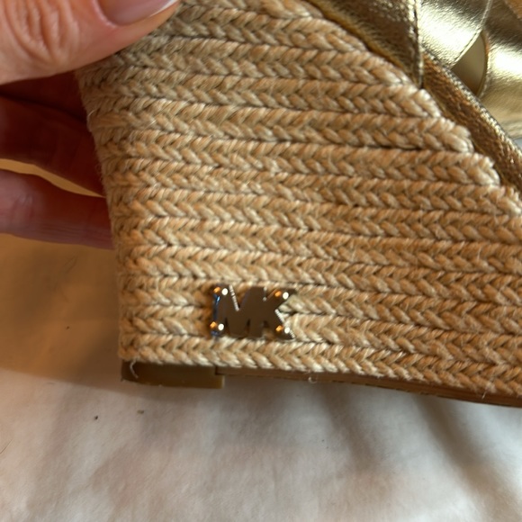 Michael Kors gold sandals - Picture 6 of 6